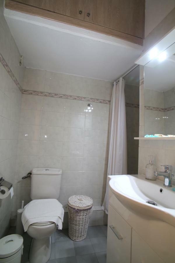 Stylish Modern Apartment, Nilie Hospitality Mgmt Tesalonika Bagian luar foto